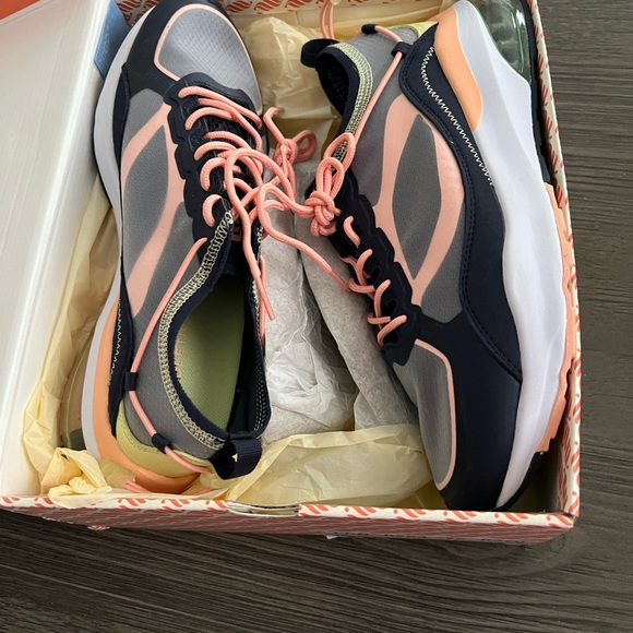 Fabletics Sneakers - Picture 5 of 8